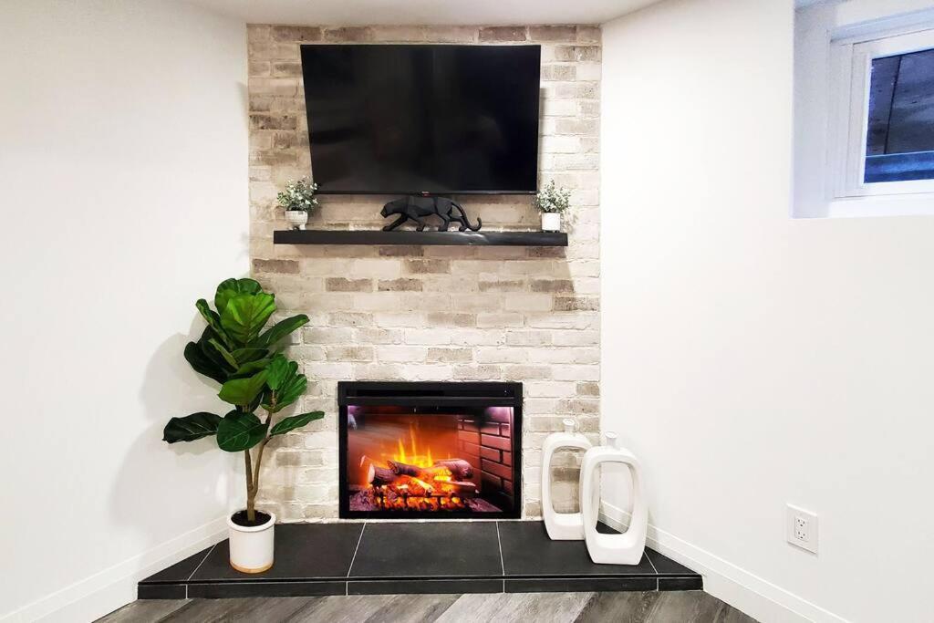 Renovated Guest Suite Near The Lake & High Park In Toronto! Exterior photo