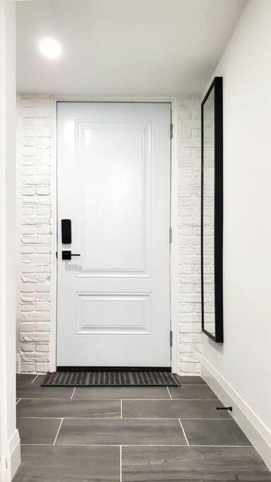Renovated Guest Suite Near The Lake & High Park In Toronto! Exterior photo